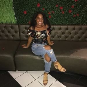 Meet your Posher, Courtney